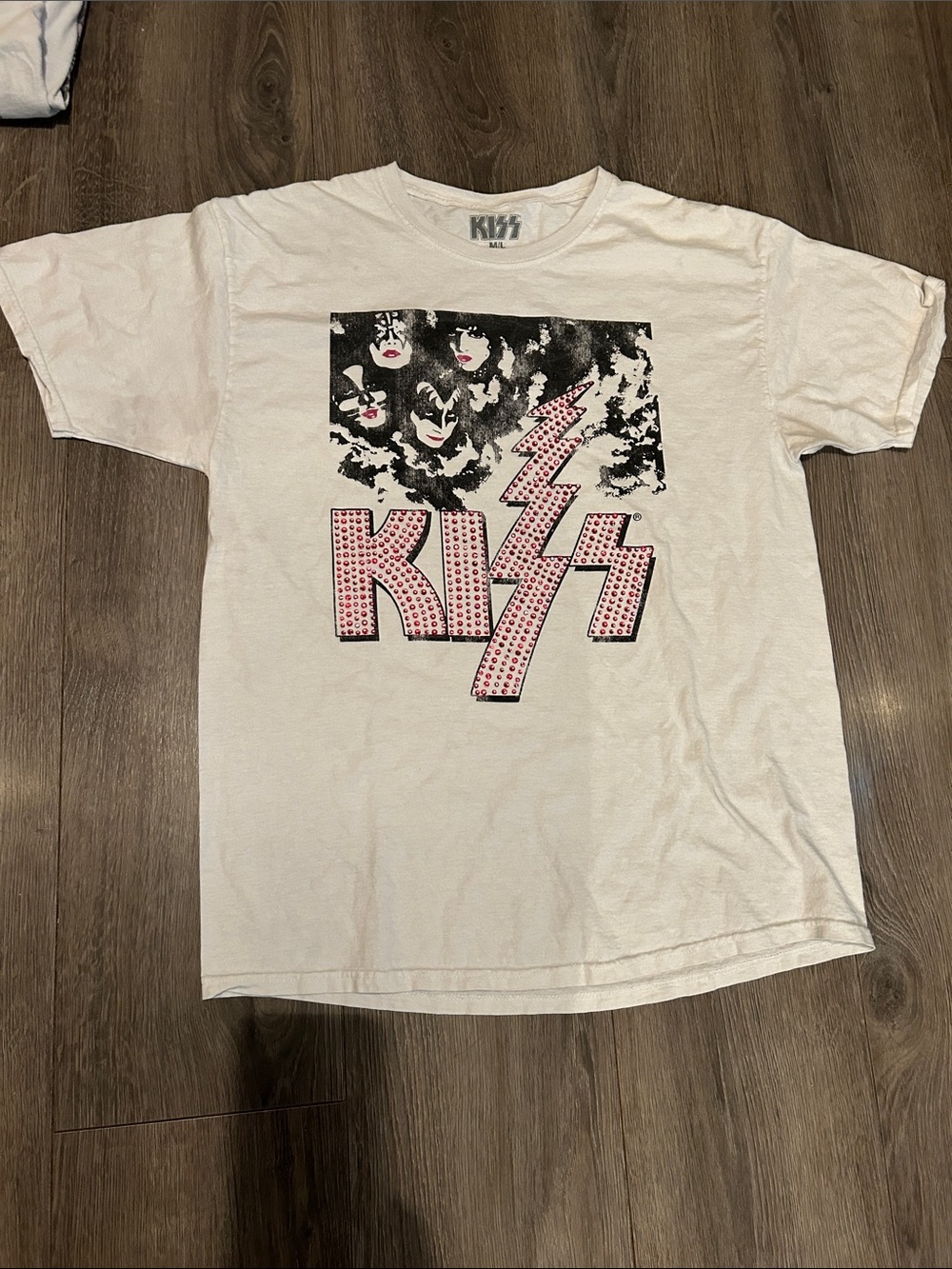 Kiss M/L Tee with Pink Studded Logo Graphic